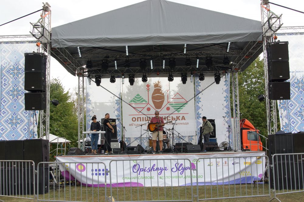 Під Полтавою триває «сливовий» фестиваль