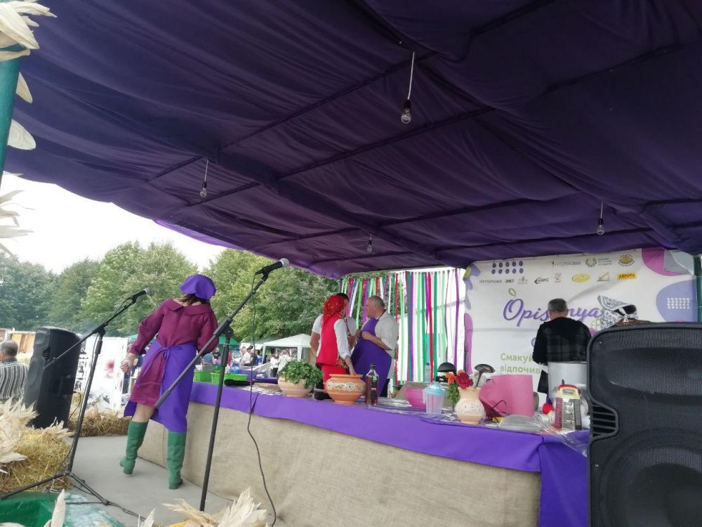 Під Полтавою триває «сливовий» фестиваль