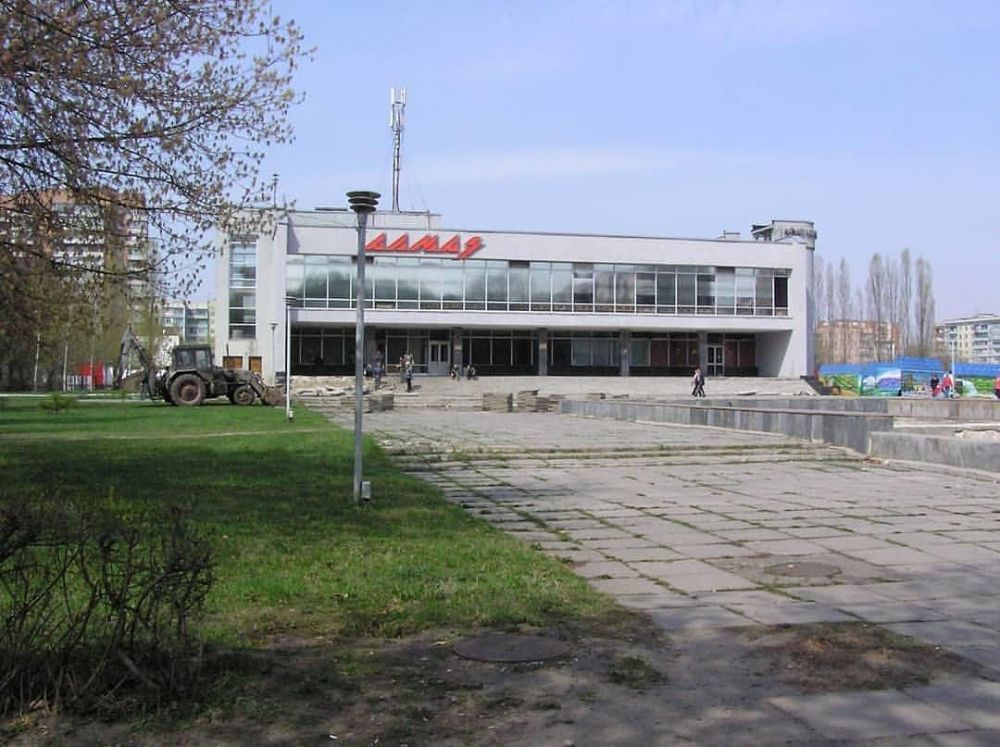 Кінотеатр «Алмаз» на початку 2000-х