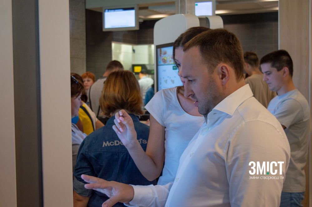 Є можливість зробити замовлення через термінал