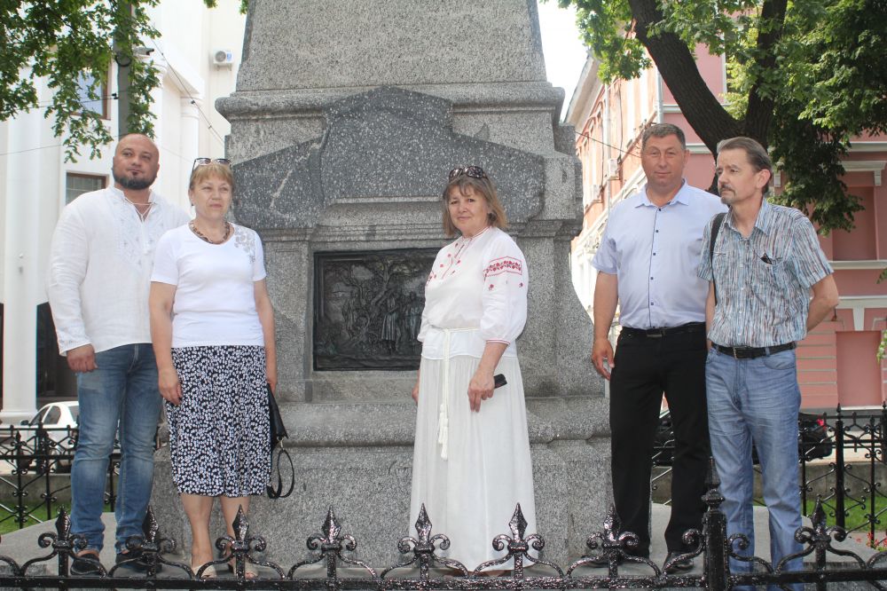 Горельєф повернули на пам'ятник