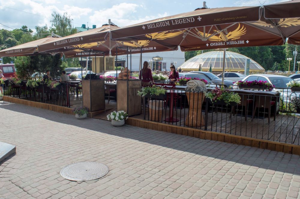 Вигляд літнього майданчика після