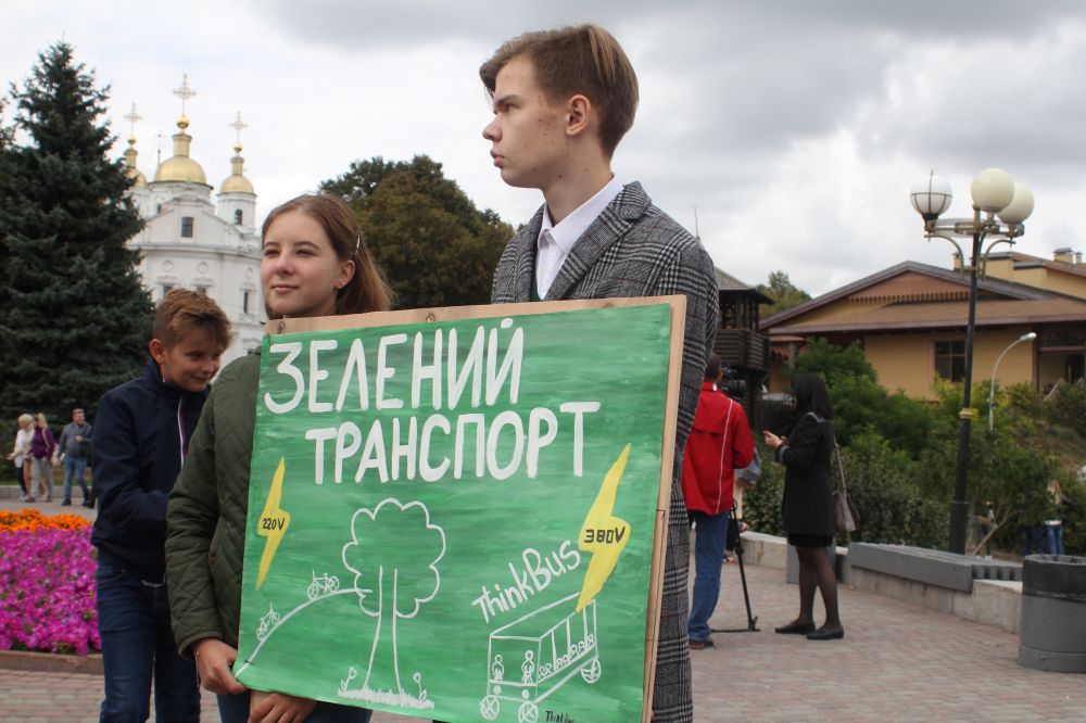 У Полтаві пройшлися з вимогою врятувати планету від екокатастрофи