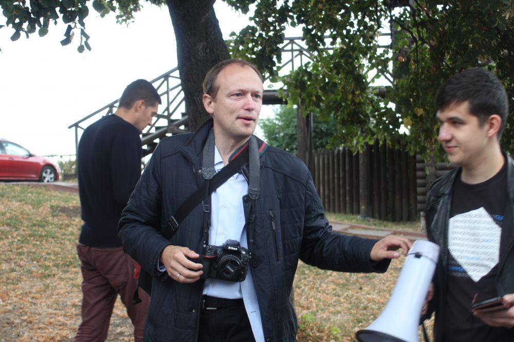 Юрій Матвієнко просить не кричати на певному відрізку шляху, бо у Полтаві делегація