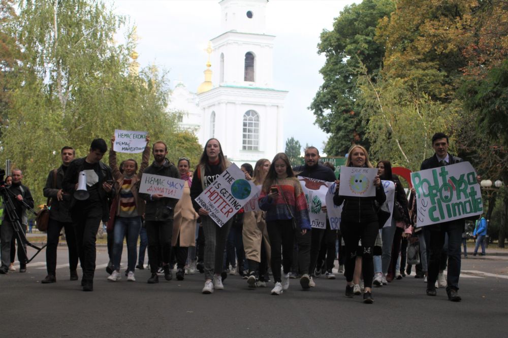 У Полтаві пройшлися з вимогою врятувати планету від екокатастрофи