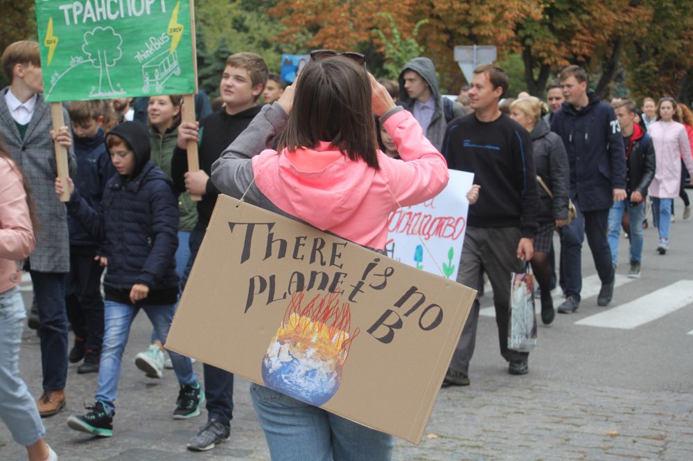 У Полтаві пройшлися з вимогою врятувати планету від екокатастрофи