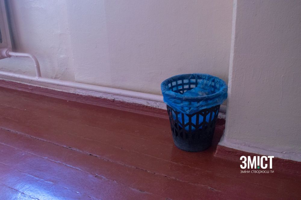 Чорні смітники для різного сміття