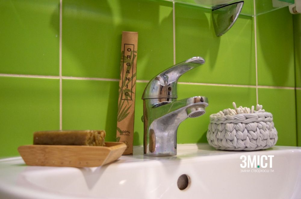 Поличка у ванній кімнаті може виглядати так