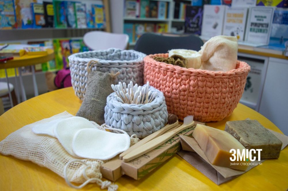 Набір екологічних предметів. які можуть замінити пластикові