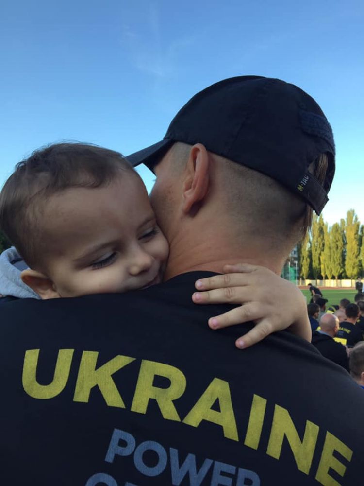 Володимир Мусяк із синочком (Джерело – фб-сторінка АТОвця)