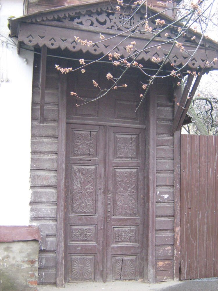 Фото дверей зроблено Оленою Никифоренко у 2013 році