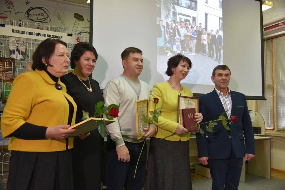 Колектив, який працював над книгою-переможницею (Джерело – np.pl.ua)