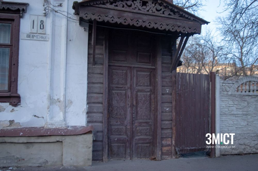 Фото дверей зроблено у 2019 році