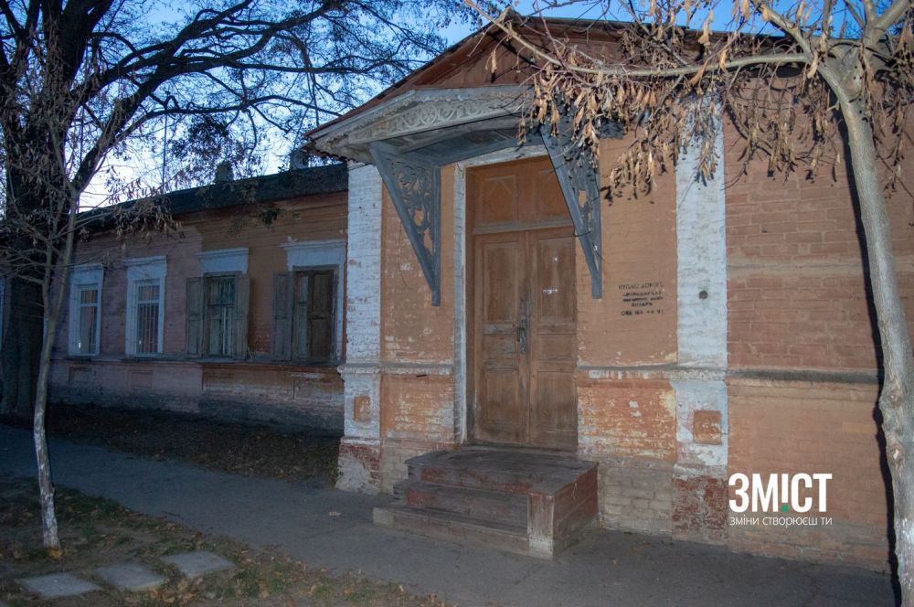 Старовинні та цікаві двері у Полтаві