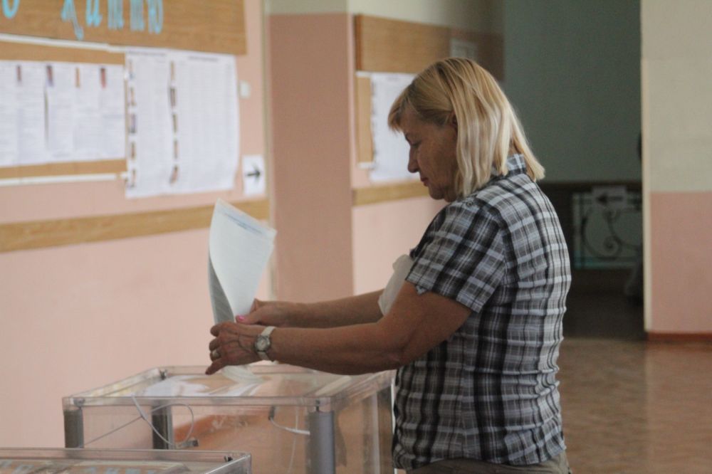 Полтавці голосують на дільницях