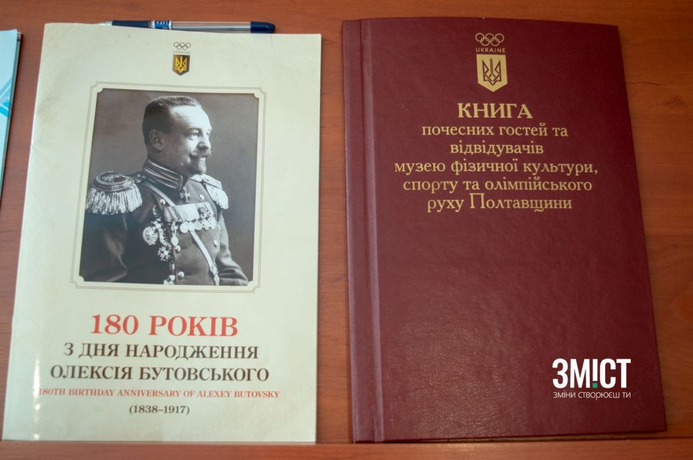У музеї багато експонатів, які справляють враження на відвідувачів