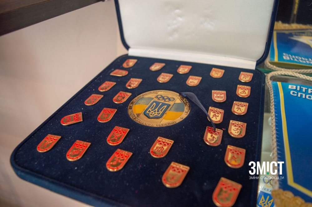 У музеї багато експонатів, які справляють враження на відвідувачів