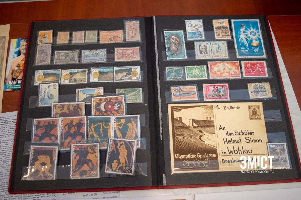 У музеї багато експонатів, які справляють враження на відвідувачів