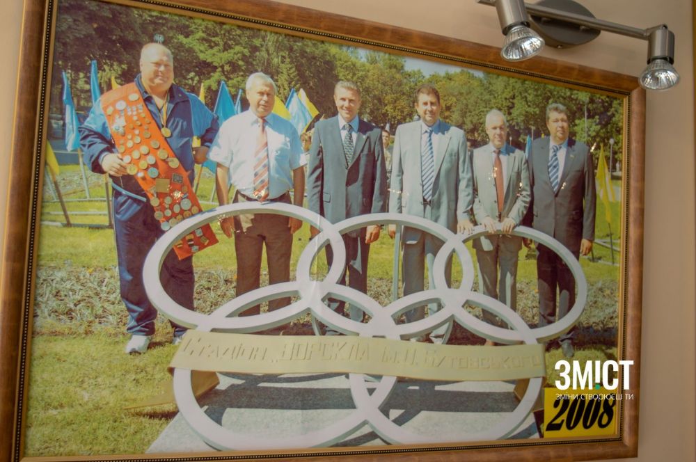 У музеї багато експонатів, які справляють враження на відвідувачів