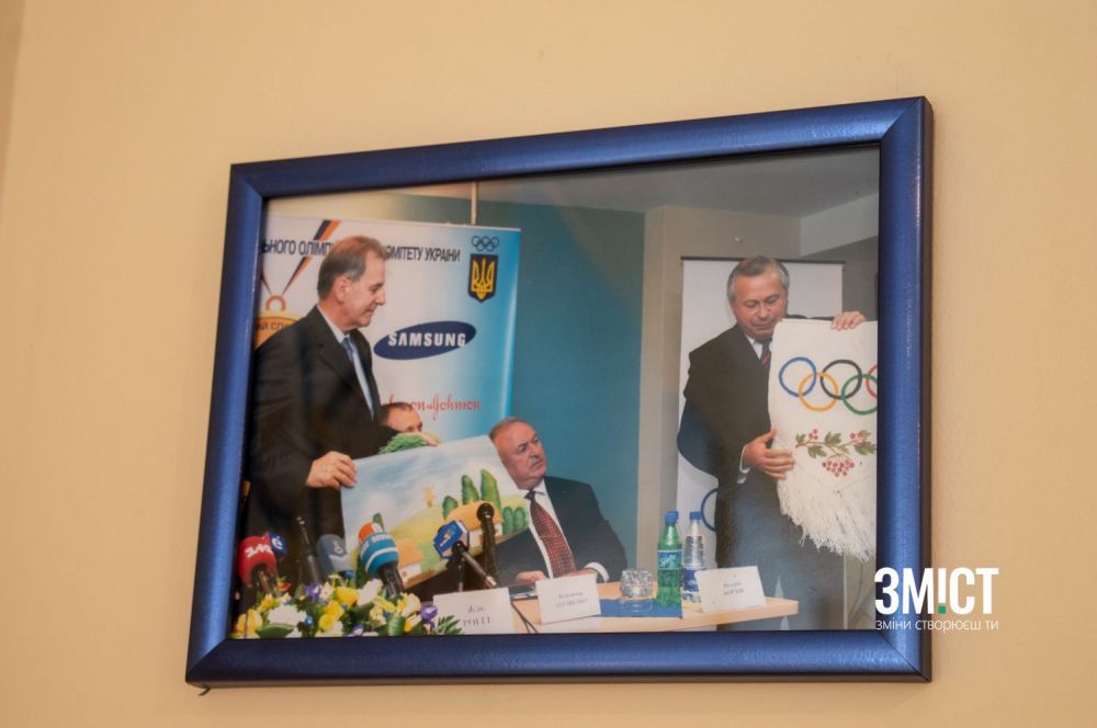 У музеї багато експонатів, які справляють враження на відвідувачів