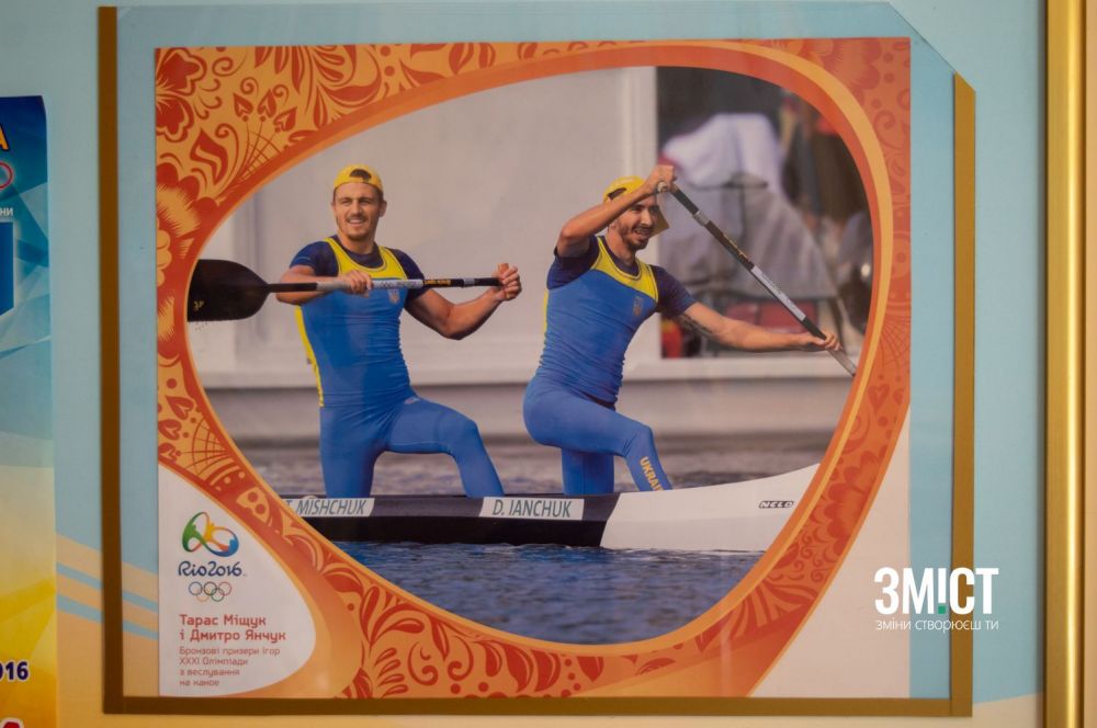 У музеї багато експонатів, які справляють враження на відвідувачів