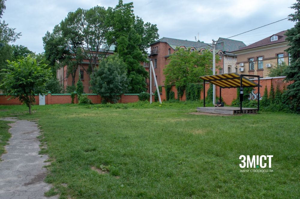 Локація поблизу музучилища на сьогодні