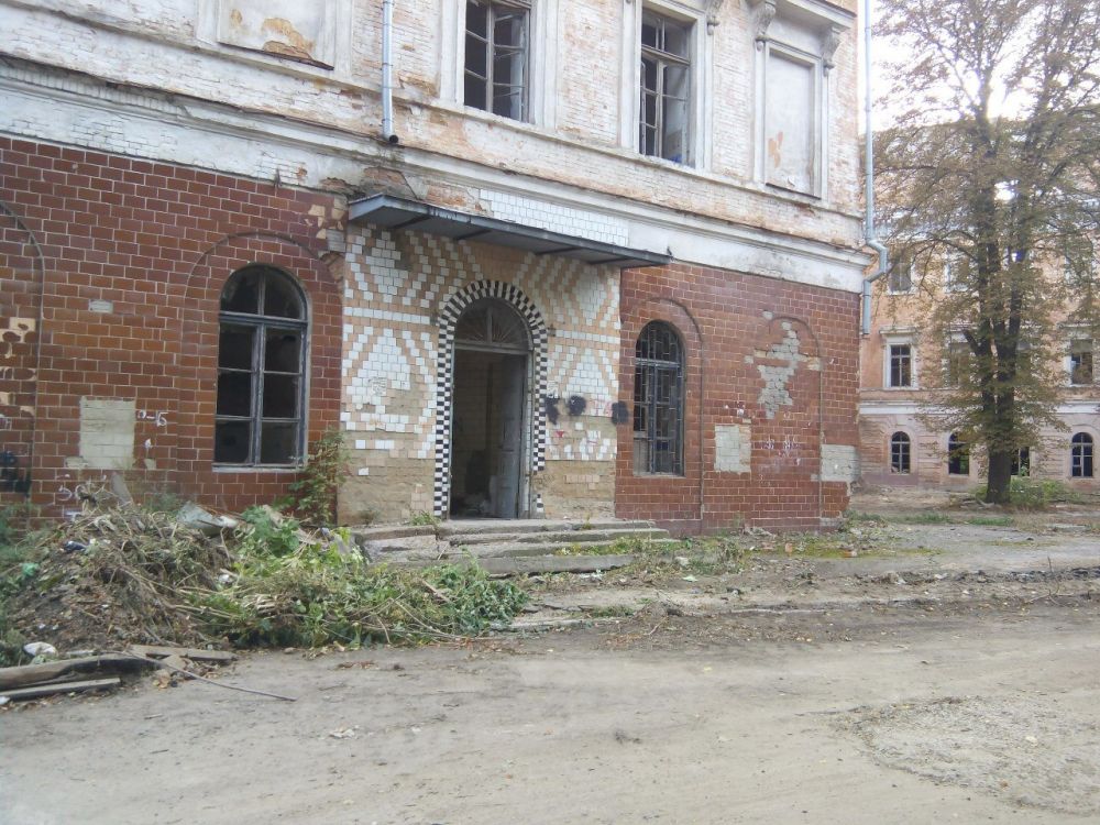 Обрізають дерева (Фото Аліси Куценко)