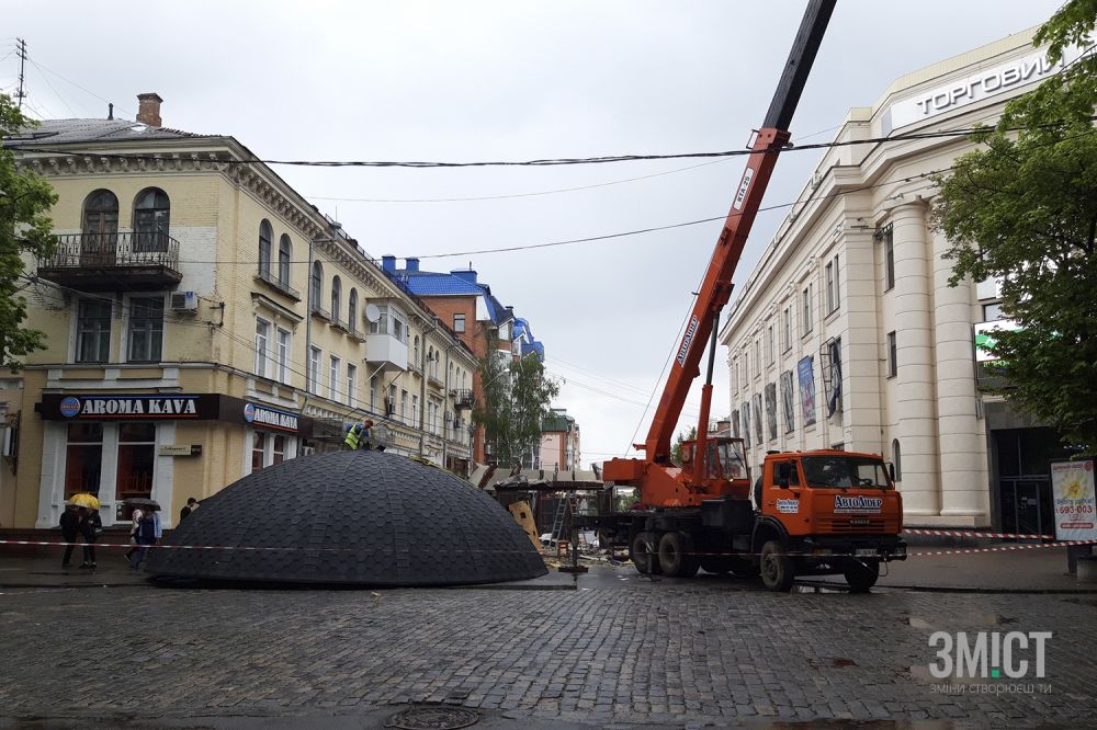 8 травня. Дах дняли та вивезуть на зберігання на КАТП-1628