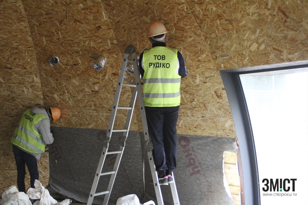 Підрядники розбирають МАФ зсередини