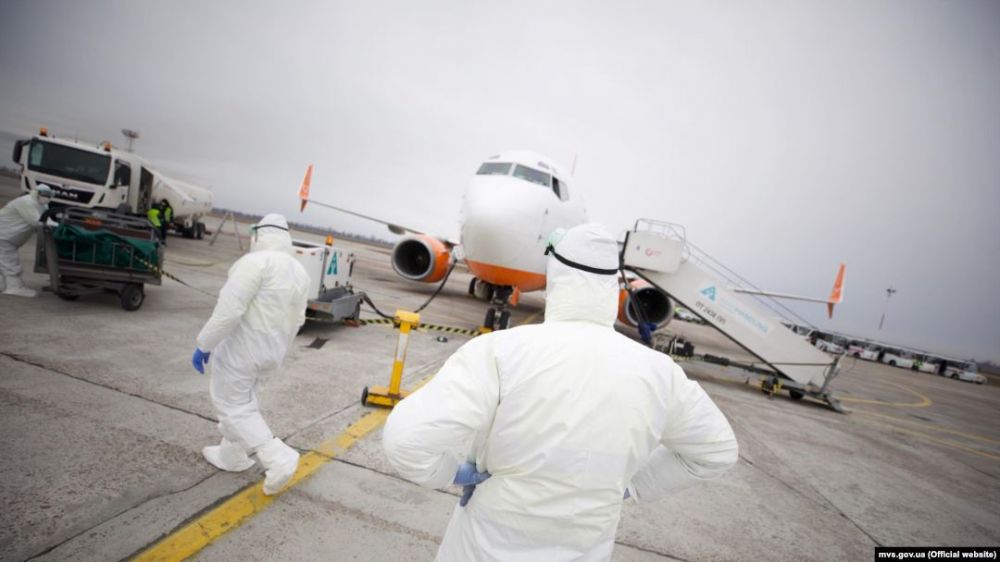 Усі пасажири та члени екіпажу здорові (фото прикордонників)