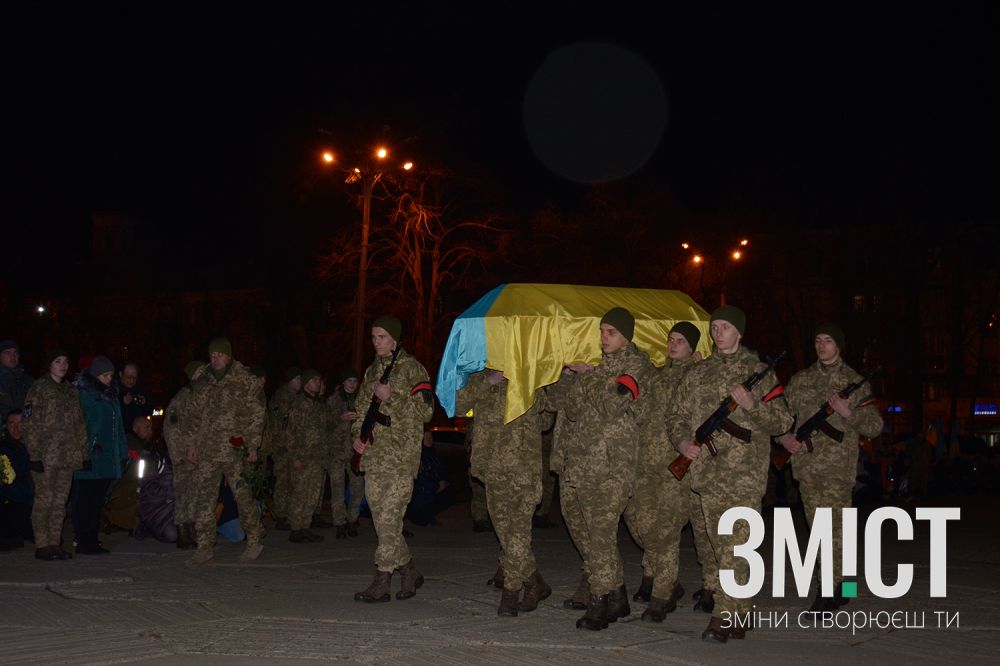 Полтавці попрощалися із полеглим 22-річним військовослужбовцем Максимом Хітайловим