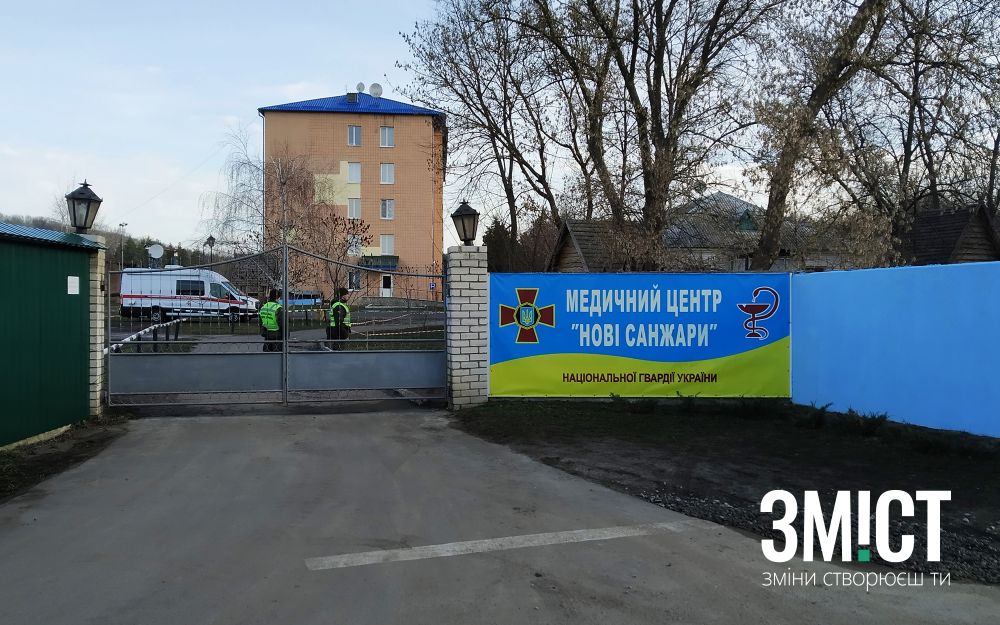 Біля медцентру все спокійно