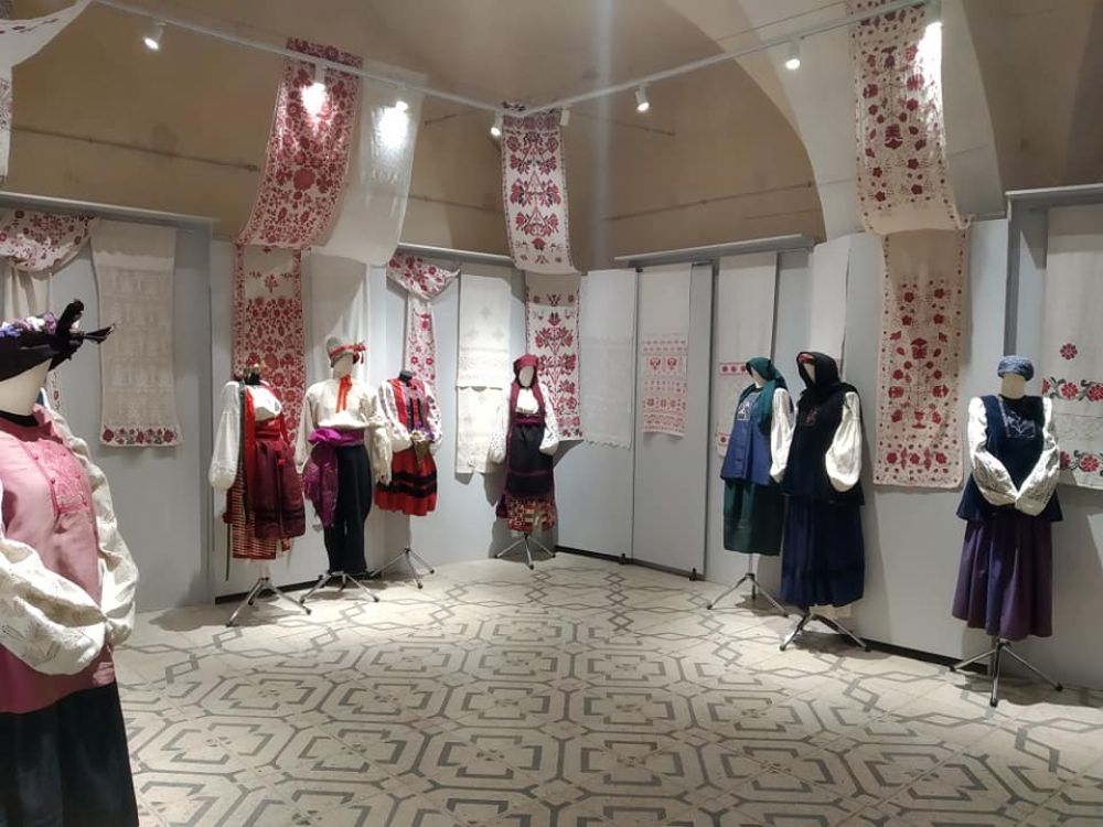 Колекція одягу та рушників в Івано-Франківську