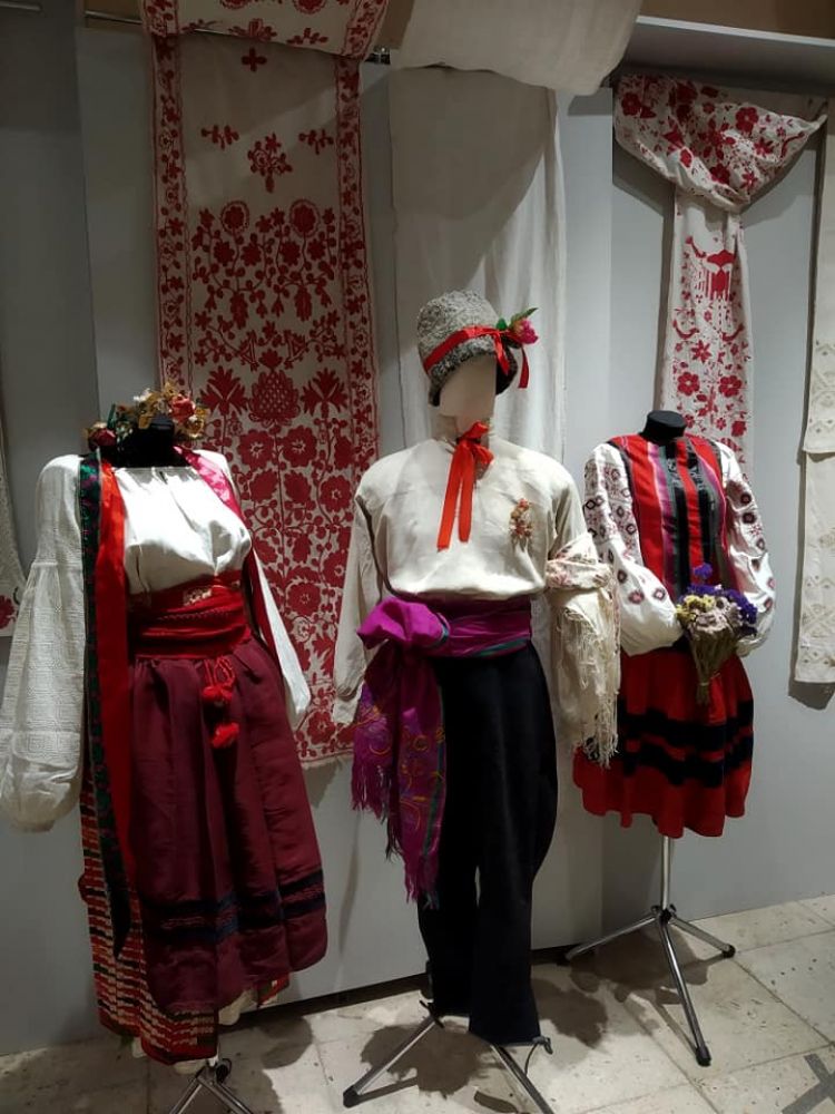 Традиційний одяг Полтавщини представлений в Івано-Франківську