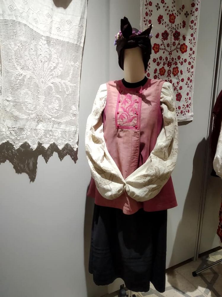 Вишитий одяг та рушники