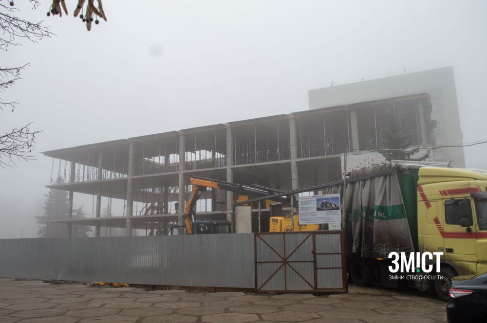 Уже повністю зробили монолітне бетонування та каркас будівлі