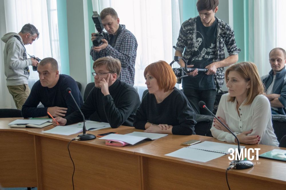 На засіданні