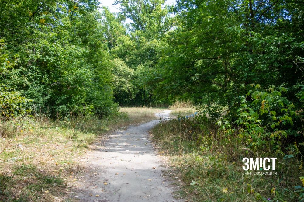 Прирічковий парк