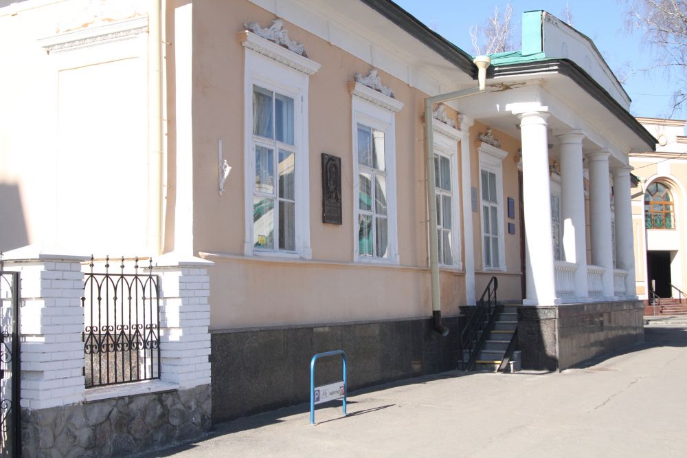 Велопарковка біля Школи мистецтв