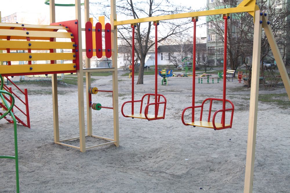 Дитячий майданчик по вул. Миру, 24.
