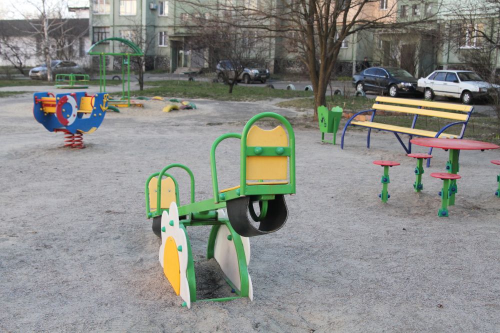 Дитячий майданчик по вул. Миру, 24