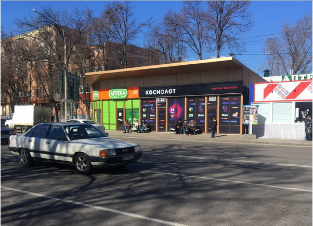 Космолот на зупинці «Вул. Героїв-чорнобильців»