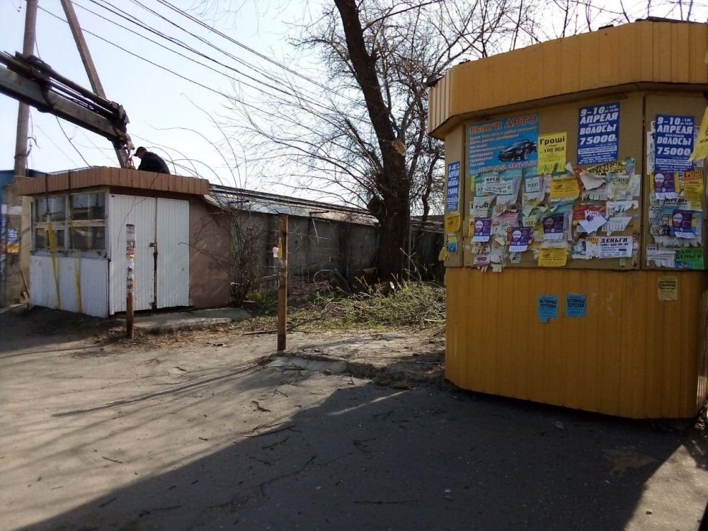 У Полтаві демонтують незаконні МАФи на вулиці Новий Базар