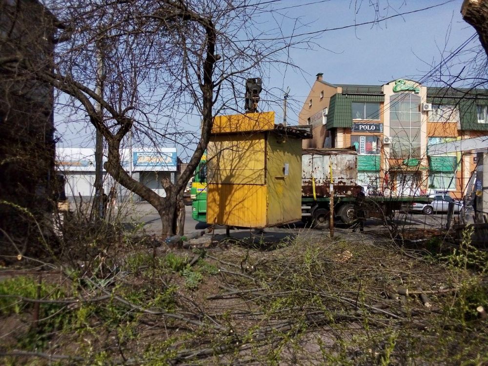 У Полтаві демонтують незаконні МАФи на вулиці Новий Базар