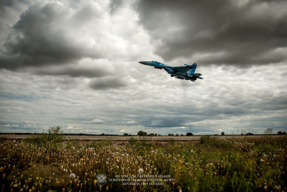 Тренування льотчиків харківського університету. Фото бригади тактичної авіації повітряного командування «Центр»