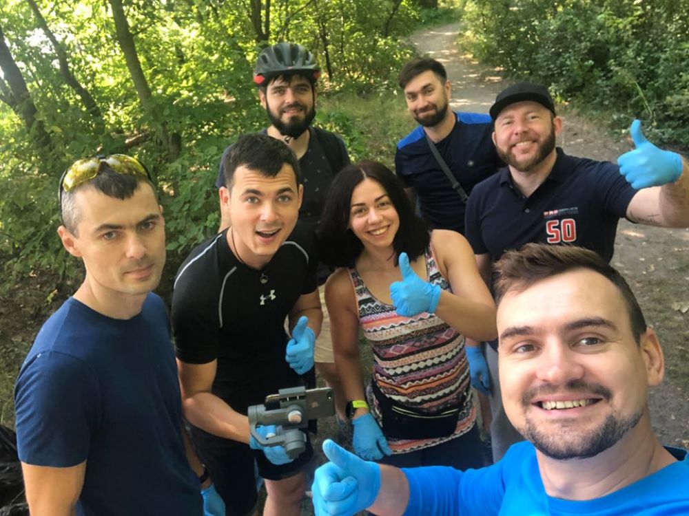#небудьсвинею challenge: з Прирічкового парку винесли більше десятка мішків сміття 