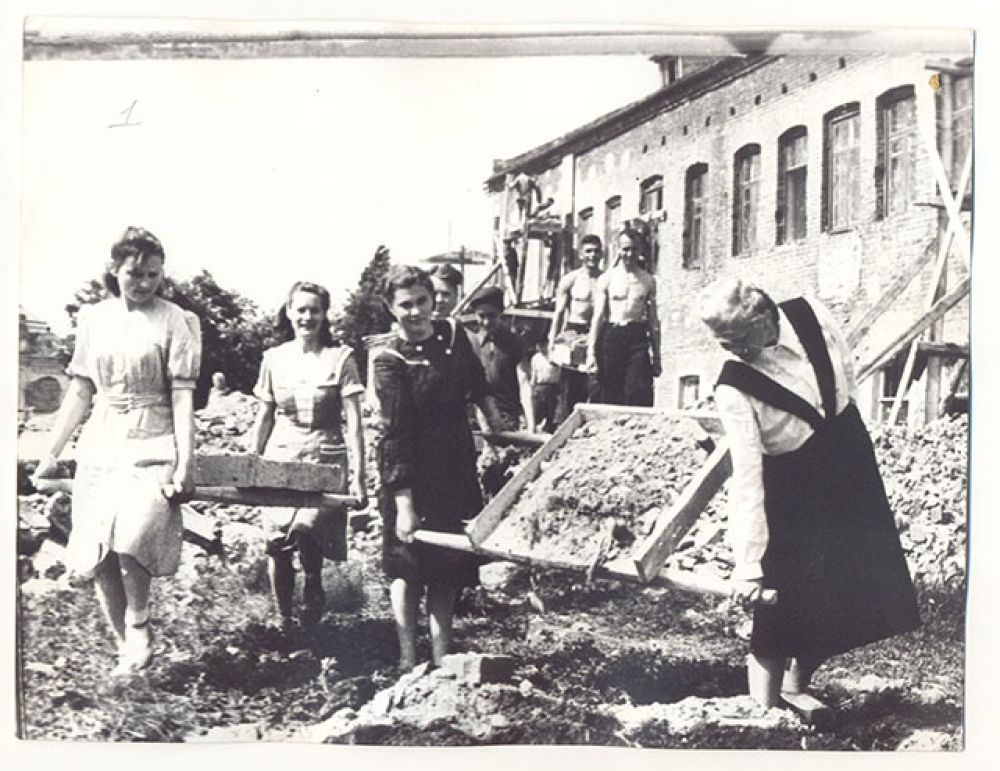 Відбудова центральної частини Полтави в післявоєнні роки. 1945-1949. (Джерело – poltava.to)