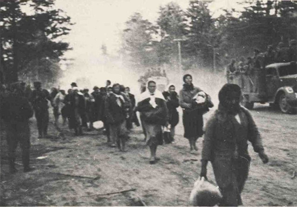 Вивезення на примусові роботи до Німеччини. 1943. (Джерело – poltava.to)