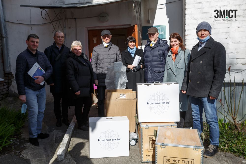 Представники фонду, лікарні та ПАБу