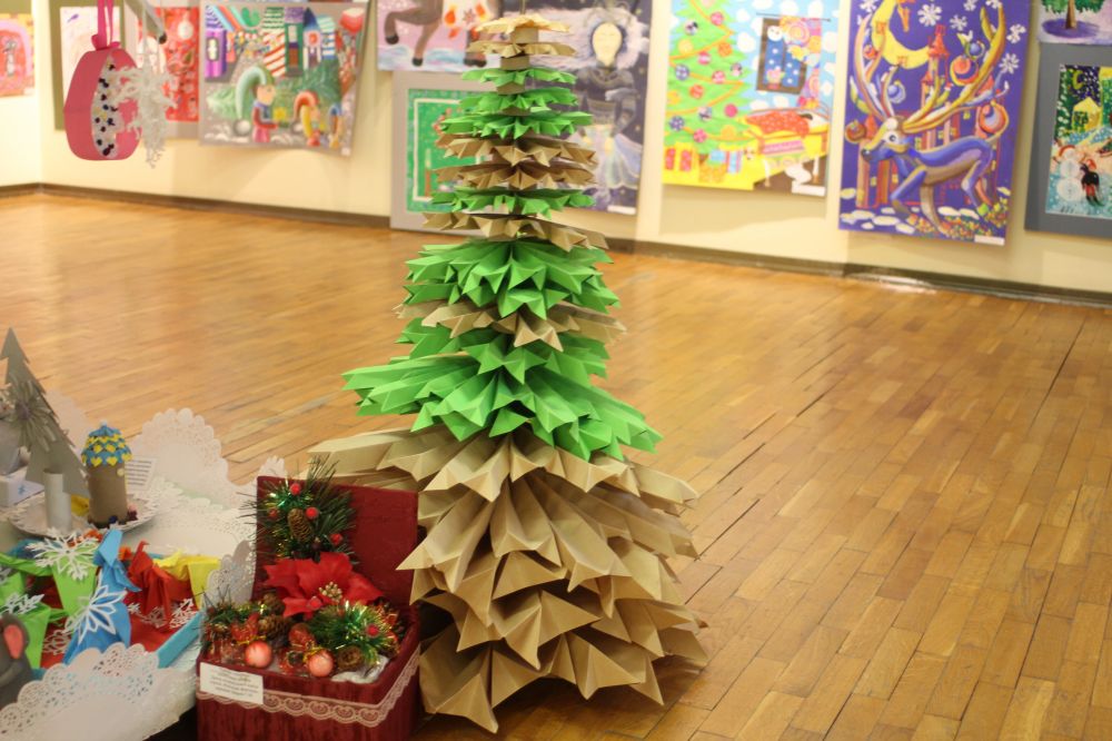 Новорічна ялинка з орігамі
